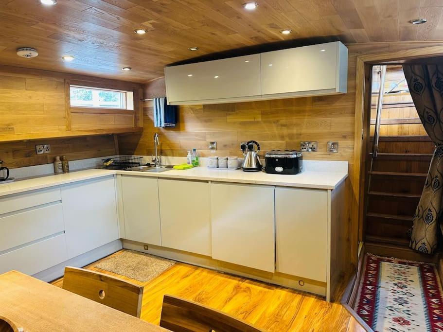 Unique Houseboat Experience I Central City Break York Kültér fotó