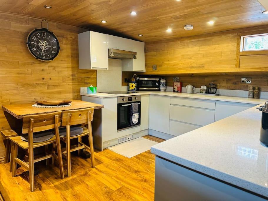 Unique Houseboat Experience I Central City Break York Kültér fotó